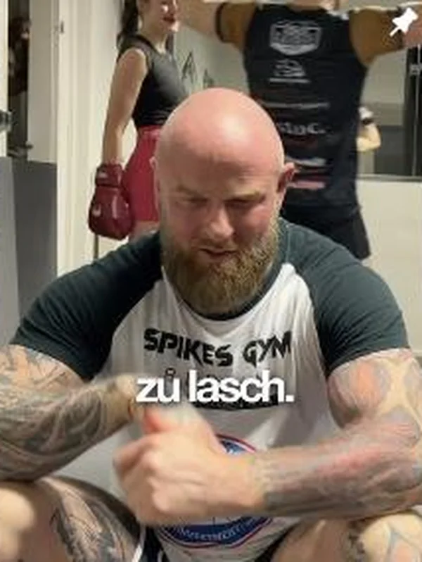 Reel im Spikes-Gym-Shirt: zu lasch